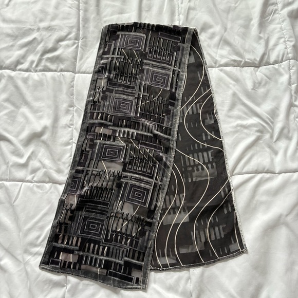 The Unbranded Brand Accessories - Womens Scarf Geometric Gray Silk Blend Kitschy Eclectic Whimsy Hippie Vintage